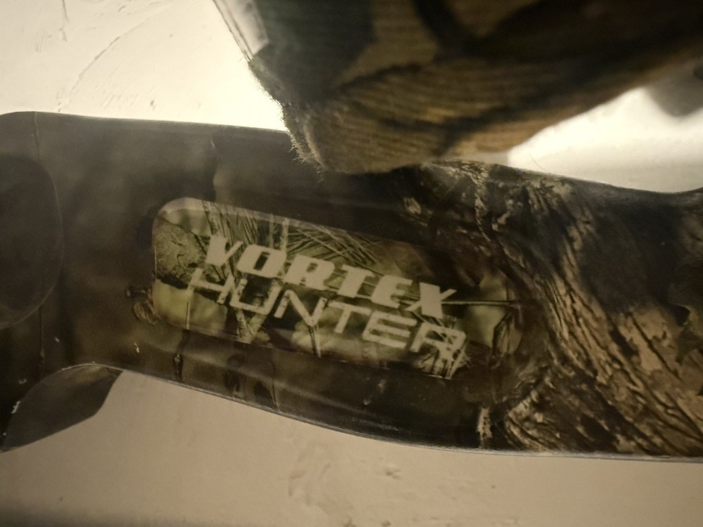 New Barnett Vortex Hunter Compound Bow 45-60 Lb Archery RH