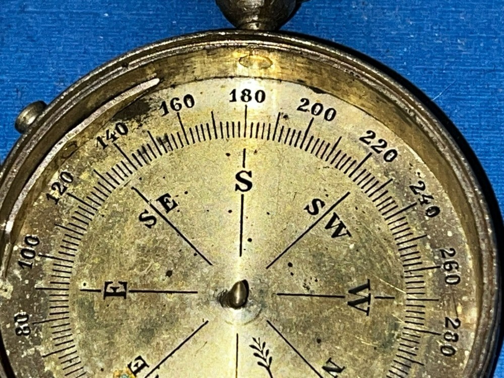 Antique Hunter Brass Cased Pocket Compass missing needle