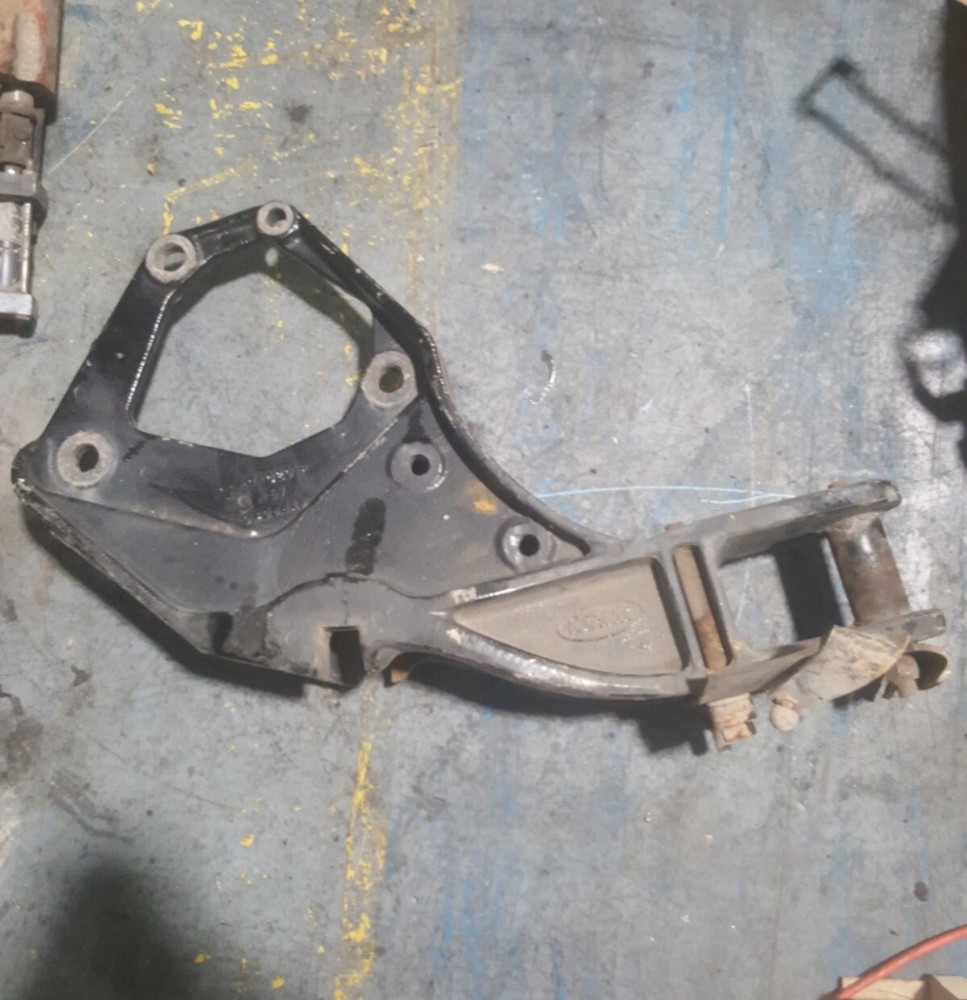 PETERBILT 387 SPRING HANGER 02-04020R