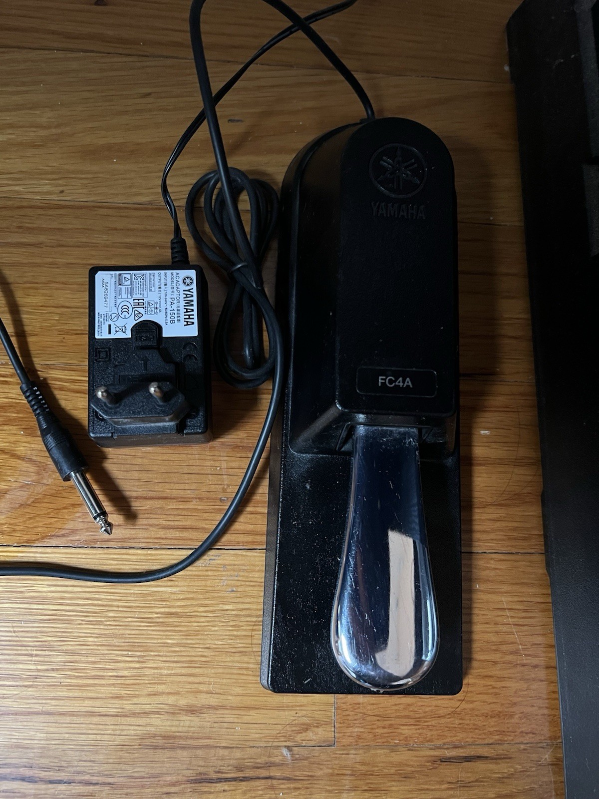 Yamaha DGX-660 Digital Piano 88-Key Black w/ Stand, Pedal, Power Adapter