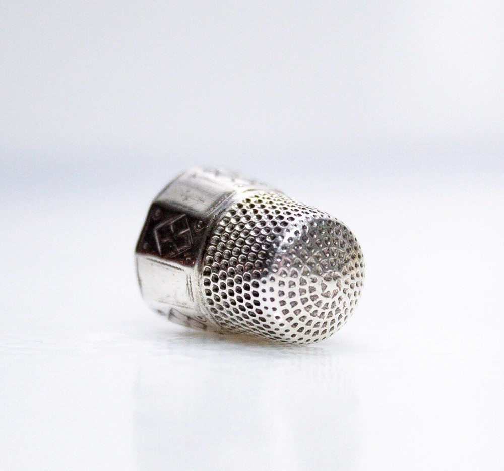 Antique Sterling Silver Size 10 Etched Sewing Octagonal Thimble Hallmarked