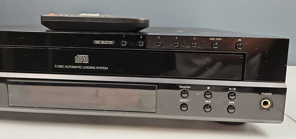 Insignia NS-CD512 5 Disc Auto Load System CD Changer Player with Remote