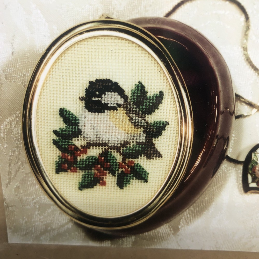Crossed Wing Collection Black Capped Chickadee Pattern Only Cross Stitch 1993