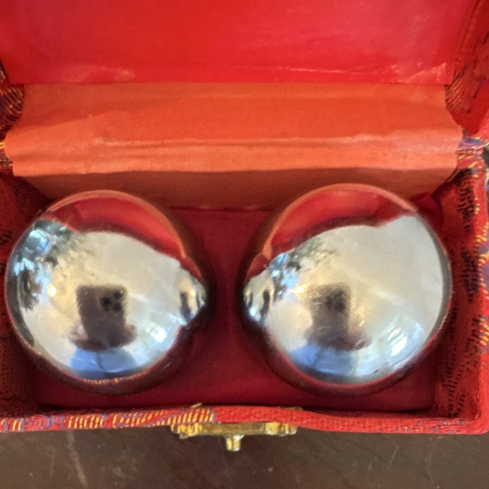 Metal Silver Baoding Balls Hand Exercise Set with Decorative Box, BAL010