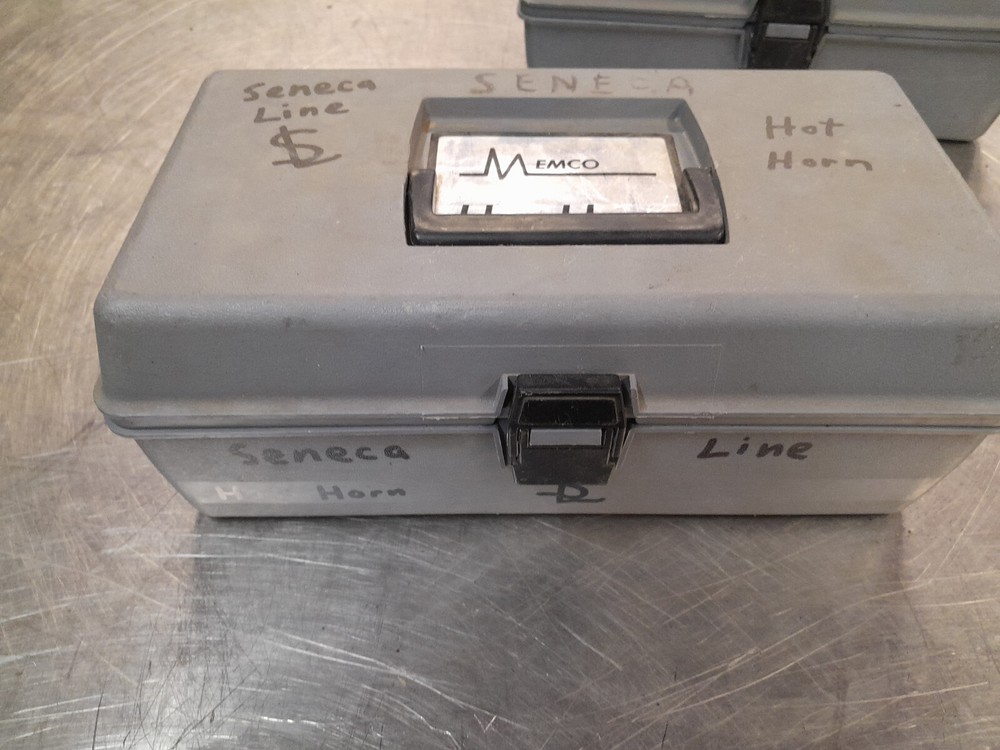 Memco Model 3000 Energized Cable Detector with Case