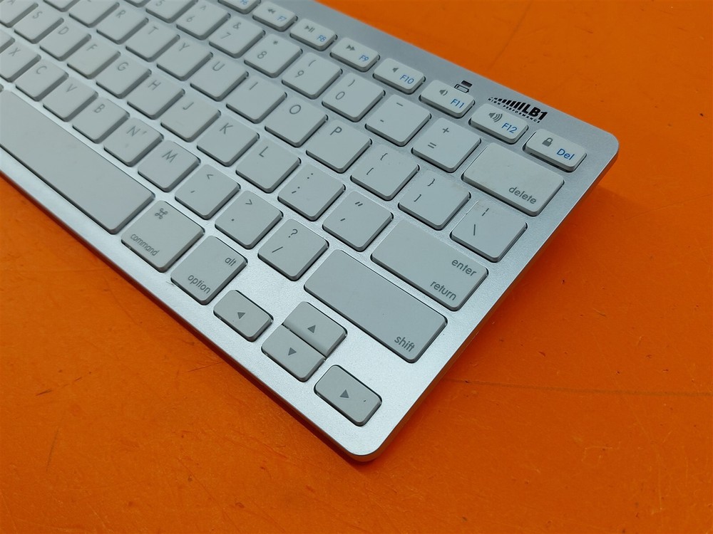 ⭐️⭐️⭐️⭐️⭐️ LB1 High Performance Wireless Bluetooth Slim Mini Keyboard - White