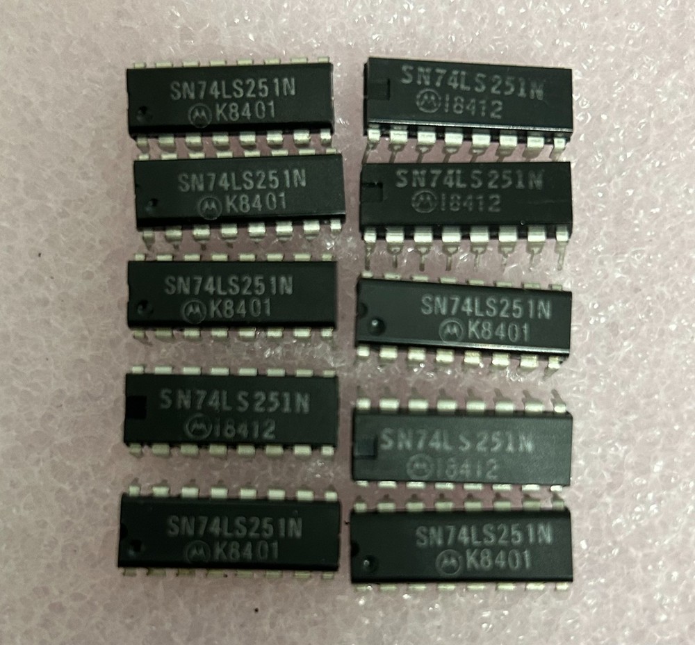 10ea MOTOROLA  SN74LS251N