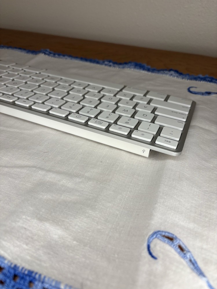 Apple Wired Keyboard With Numeric Keypad Model A1243