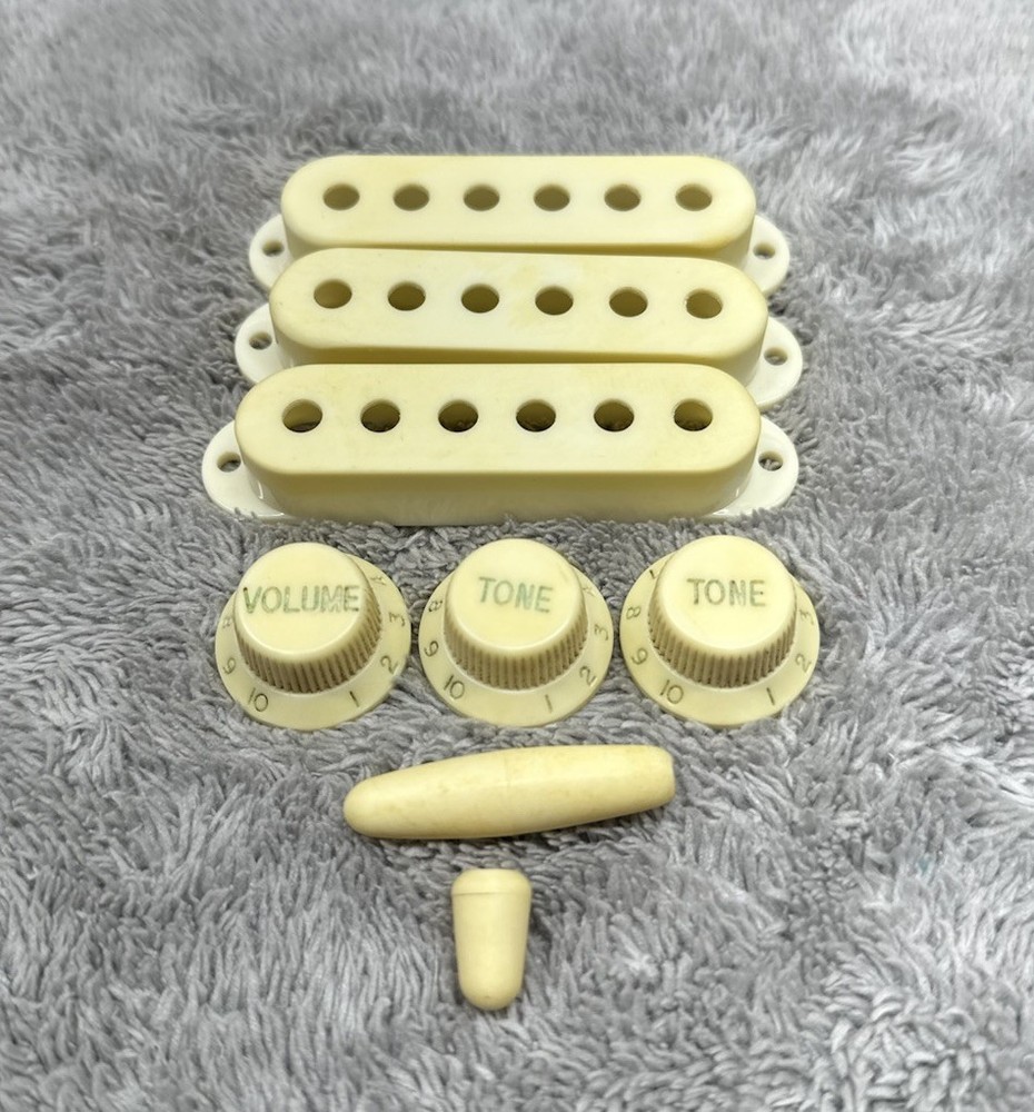 Mojo Guitars Aged Strat Plastics Set