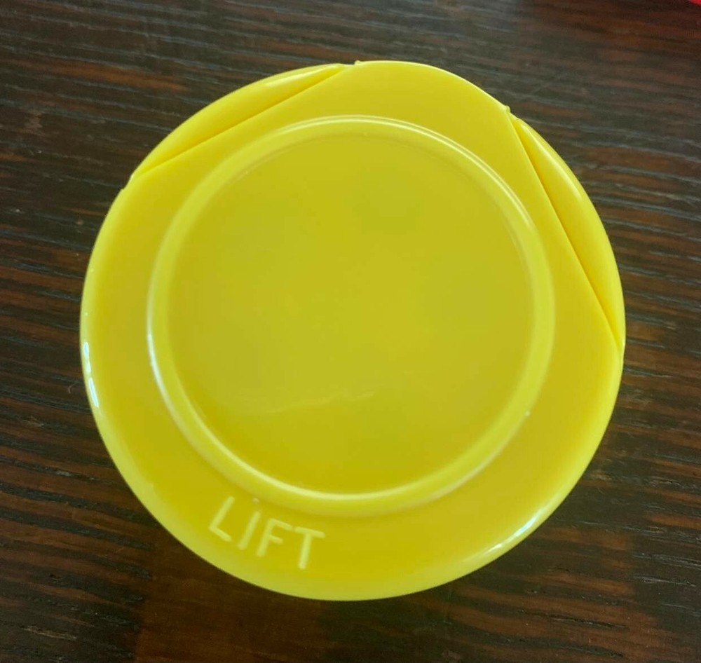 Empty Shakers 4 oz Round - Assorted lid colors