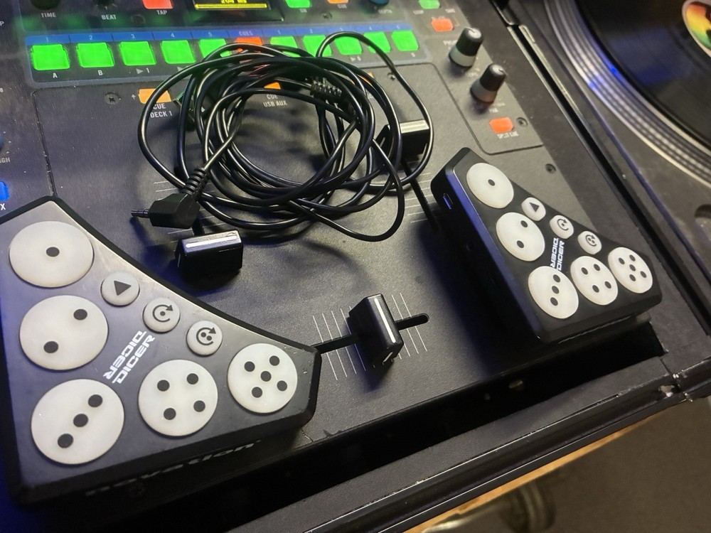 Novation Dicer USB DJ Controller Cue Point Looping Control