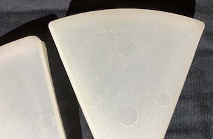 VINTAGE TRIANGULAR INDIVIDUAL 2 PC PIE SLICE CONTAINER DEKA PLASTICS #02 USA