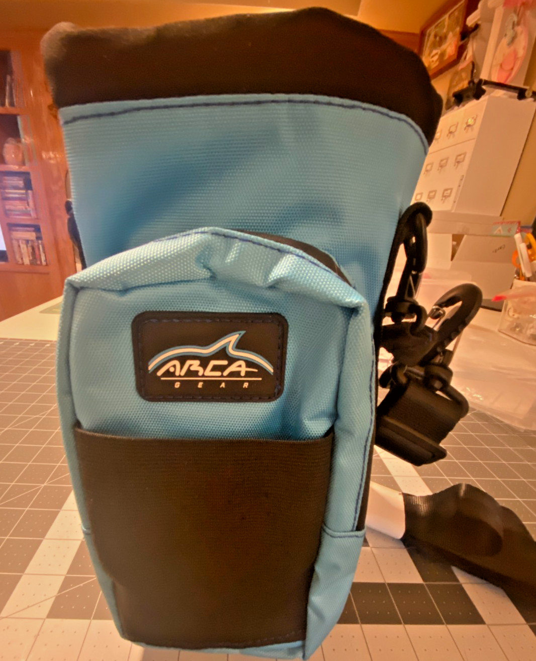 CROSSBODY WATER BOTTLE SLING BAG, ARCA HYDRO CARRIER, LAGOON BLUE, 40 OZ, NEW