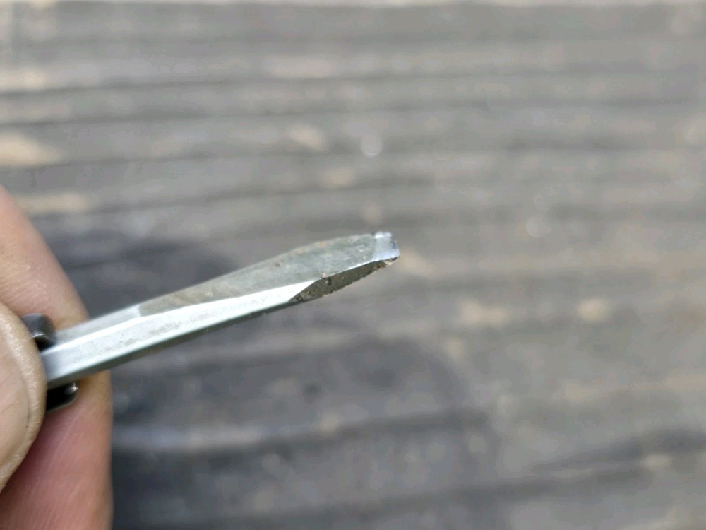 Vintage Hold-E-Zee R2 Flat Head 3 1/2” Screwdriver