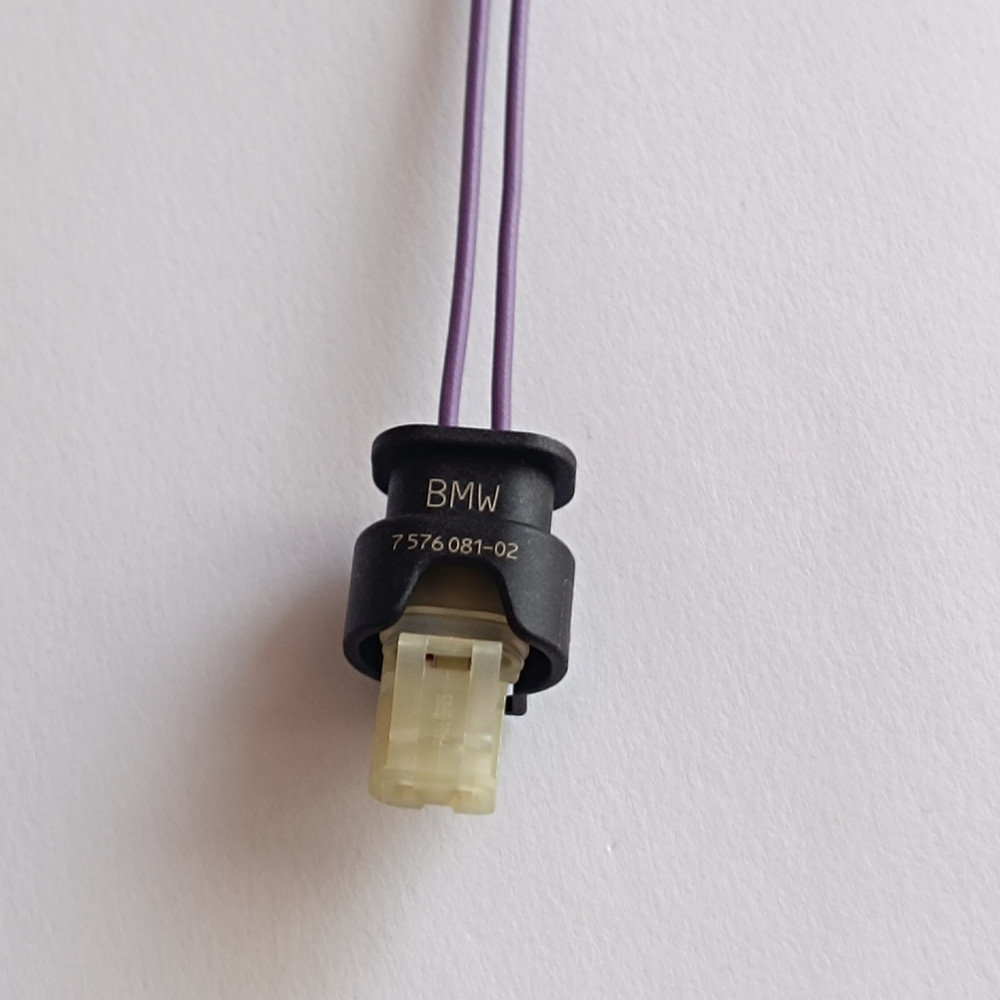 BMW connector 7576081-02