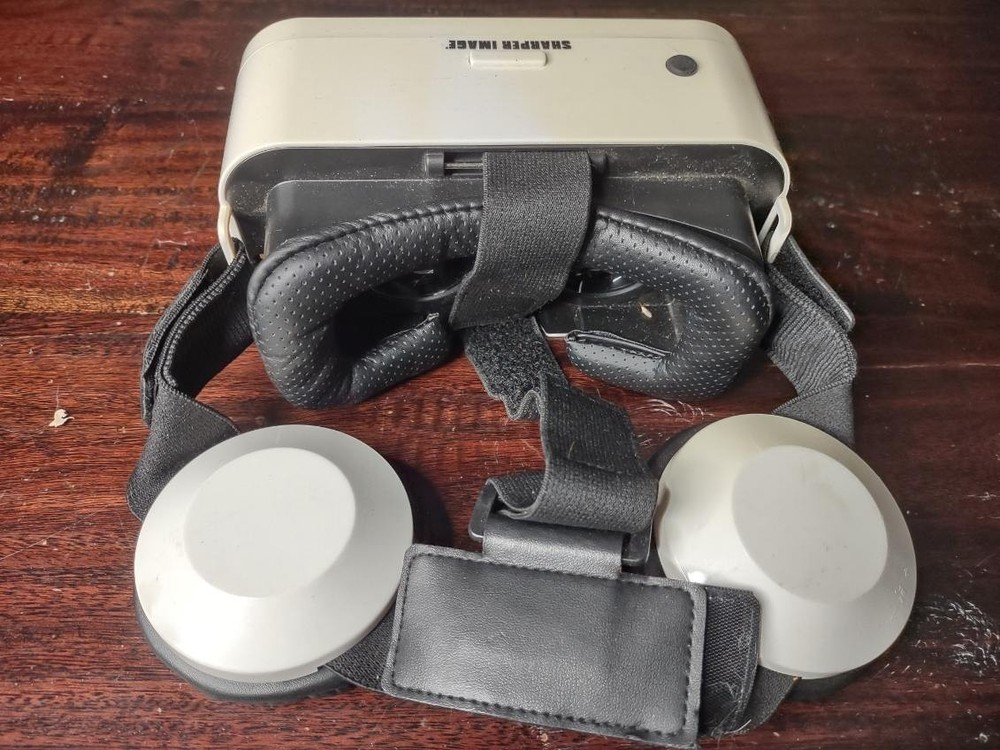 VR Virtual Reality Headset Sharper Image White/Black for Smartphone