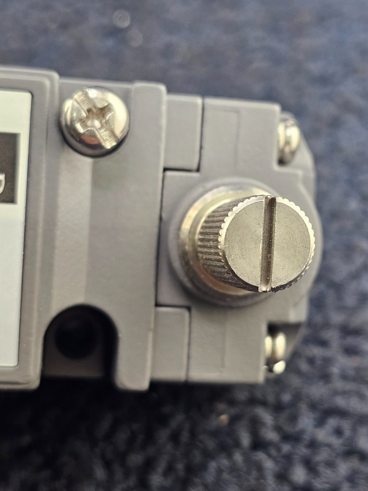RADWELL RAD00610: Limit Switch, 2 NONC Neutral - Rotary Head - CWCCW - Standard
