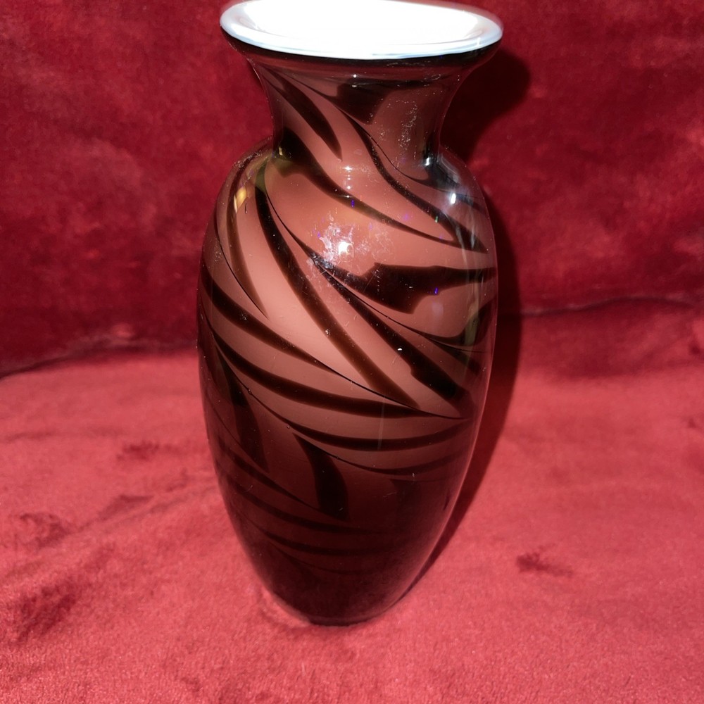 Swirl Vase 8” Heavy with Polished bottom