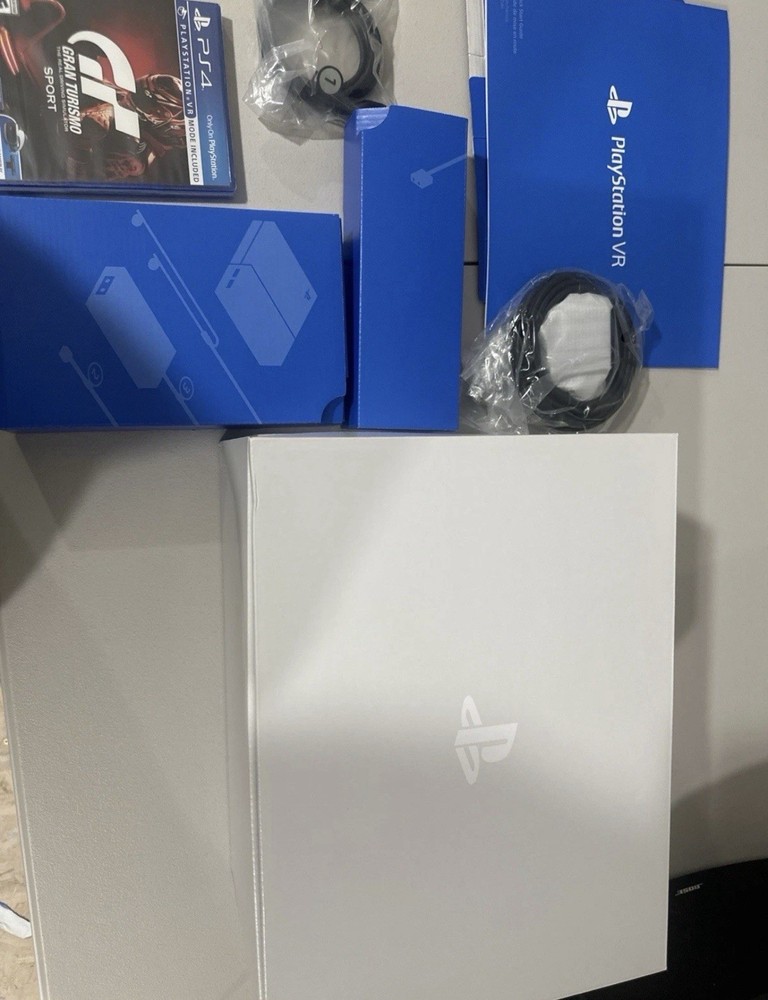 Sony PSVR Bundle CUH-ZVR1 Complete w/ Camera & Game