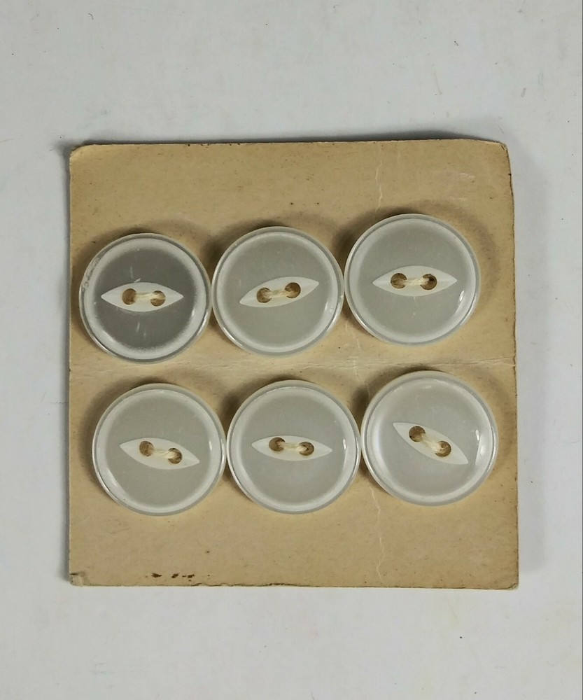LOT VINTAGE PLASTIC BUTTONS Pre-Owned