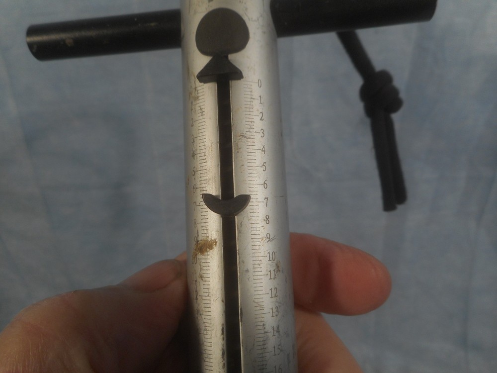 Baker Fishing Gaff and Scale - 25 lb. Scale