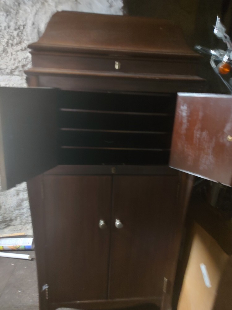 Victor Phonograph