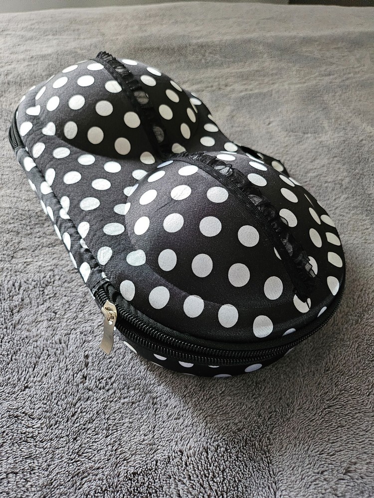 Zipped bra organiser