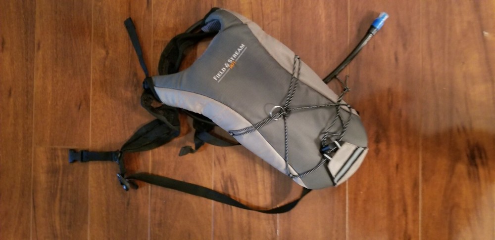 Field&Stream Hydration Pack 2 Liter Hydration Bladder Backpack Green