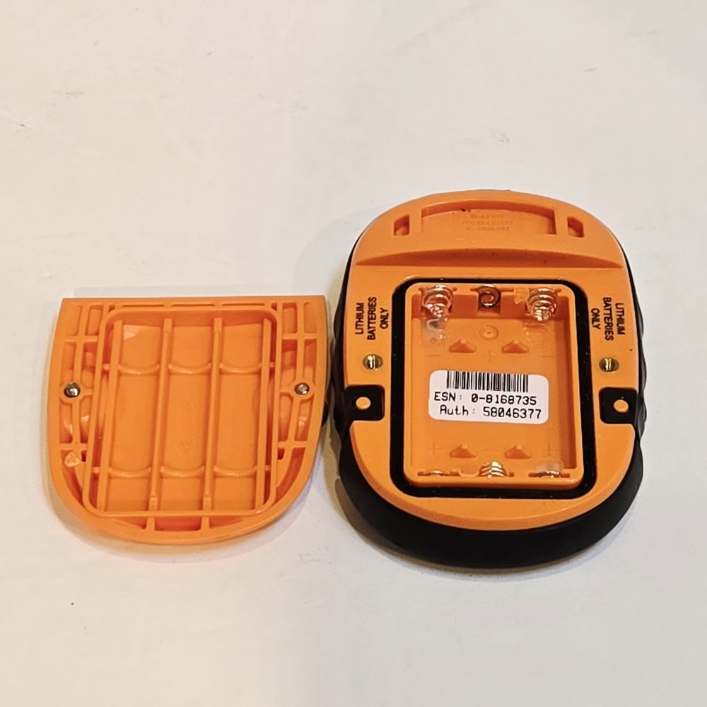 SPOT PT2 Satellite GPS Messenger Handheld Emergency Tracker UNTESTED