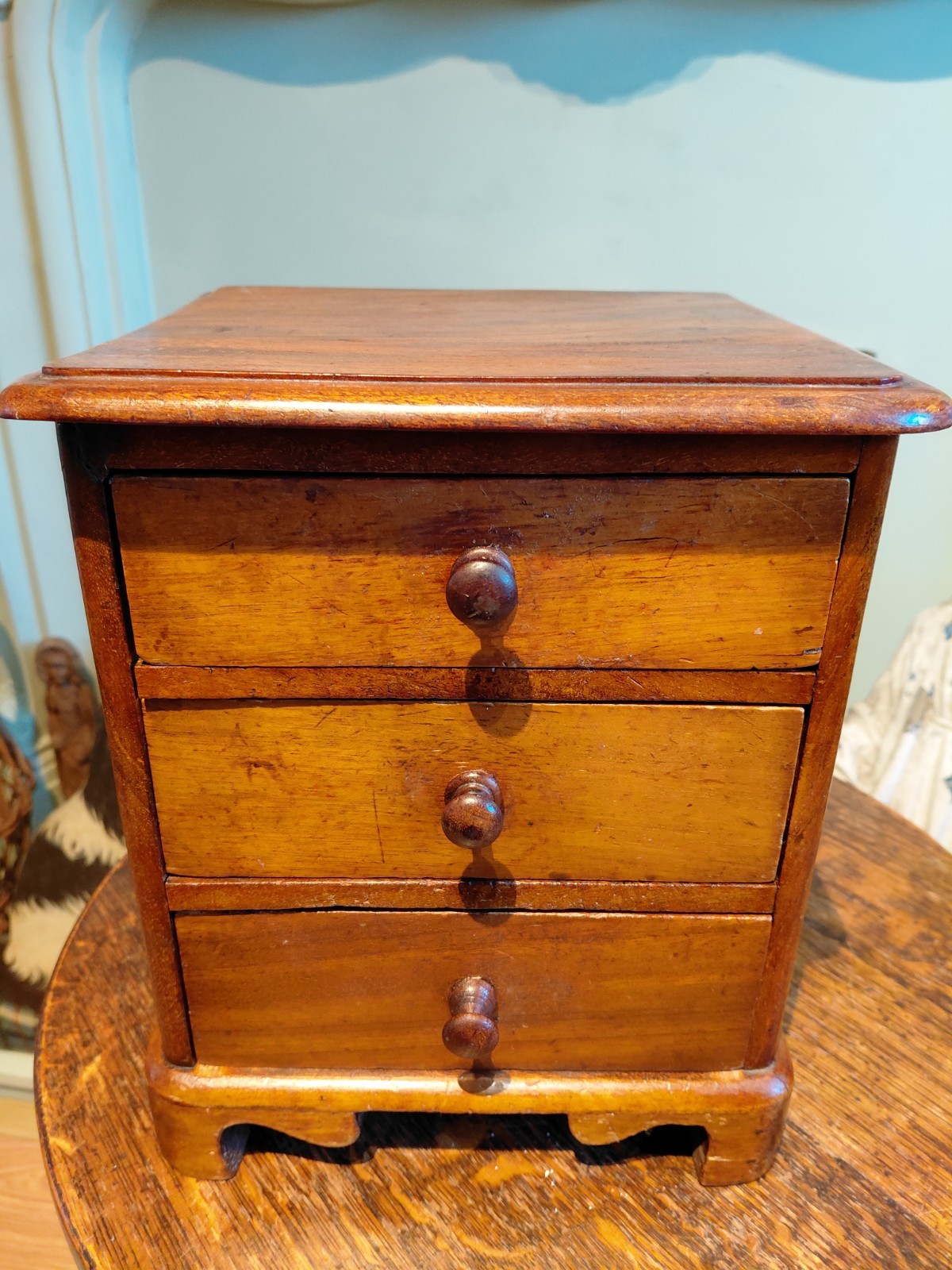 A Victorian Apprentice Piece Chest Of Drawers, Desktop 3 Drawers In Mahogany.