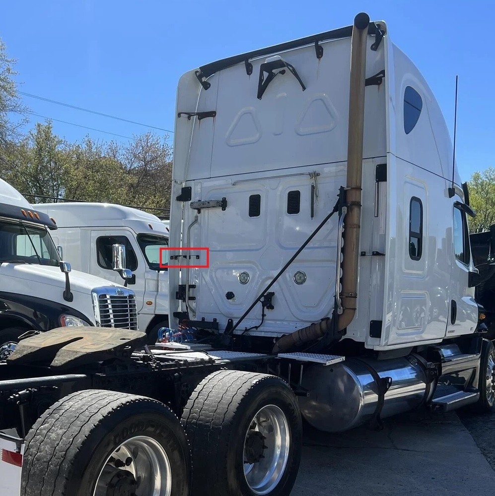 QSC Cab Extender Fairing Support Lower Bracket Left Driver Side