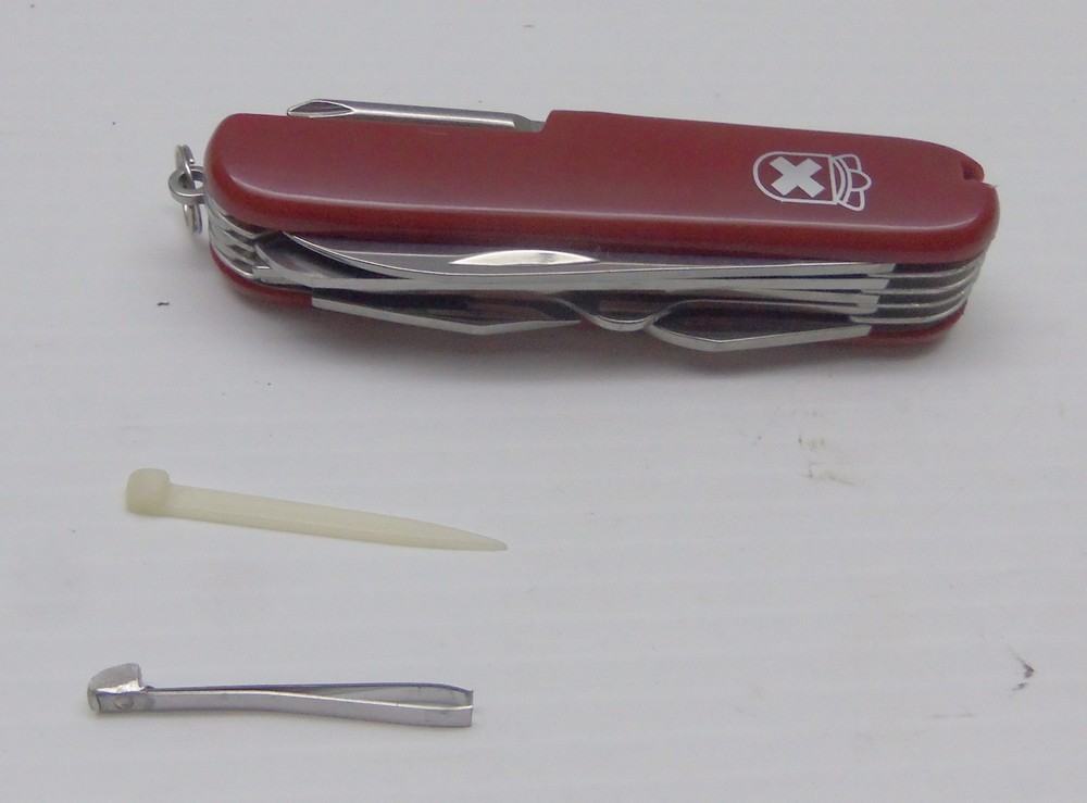 MN Deer Hunters Assn. Multi-Tool - Flashlight & Lock Blade