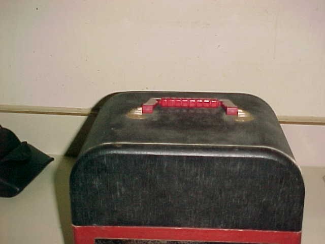 1957 DECCA DP-910 ART DECO - MODERNE PHONOGRAPH - BAKELITE KNOBS and HANDLE