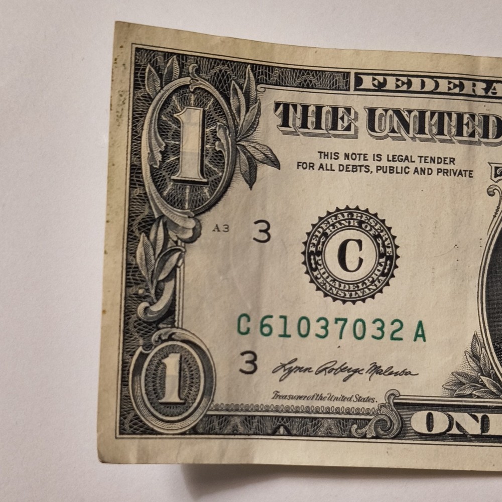 US $1 Error Note Missing Portrait Area Federal Reserve Serial C61037032A