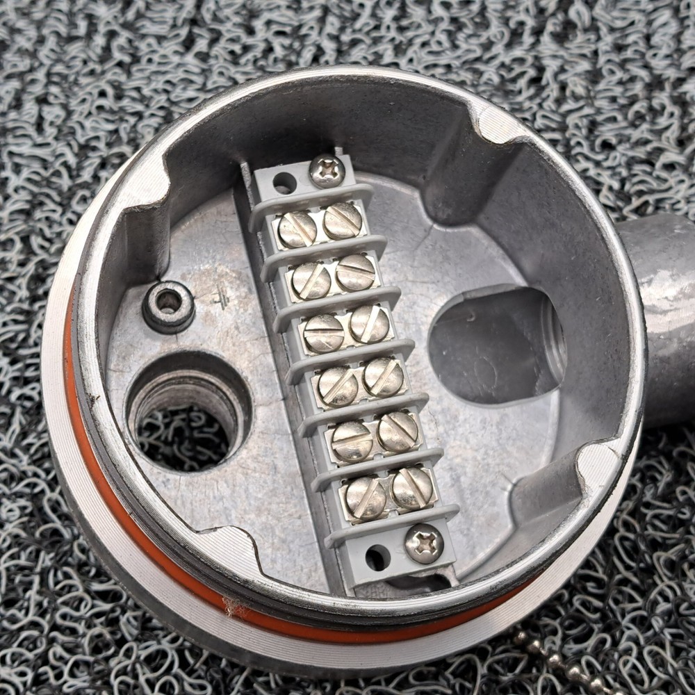 Rosemount Connection Head 79-325-2 1/2" & 3/4" NPT