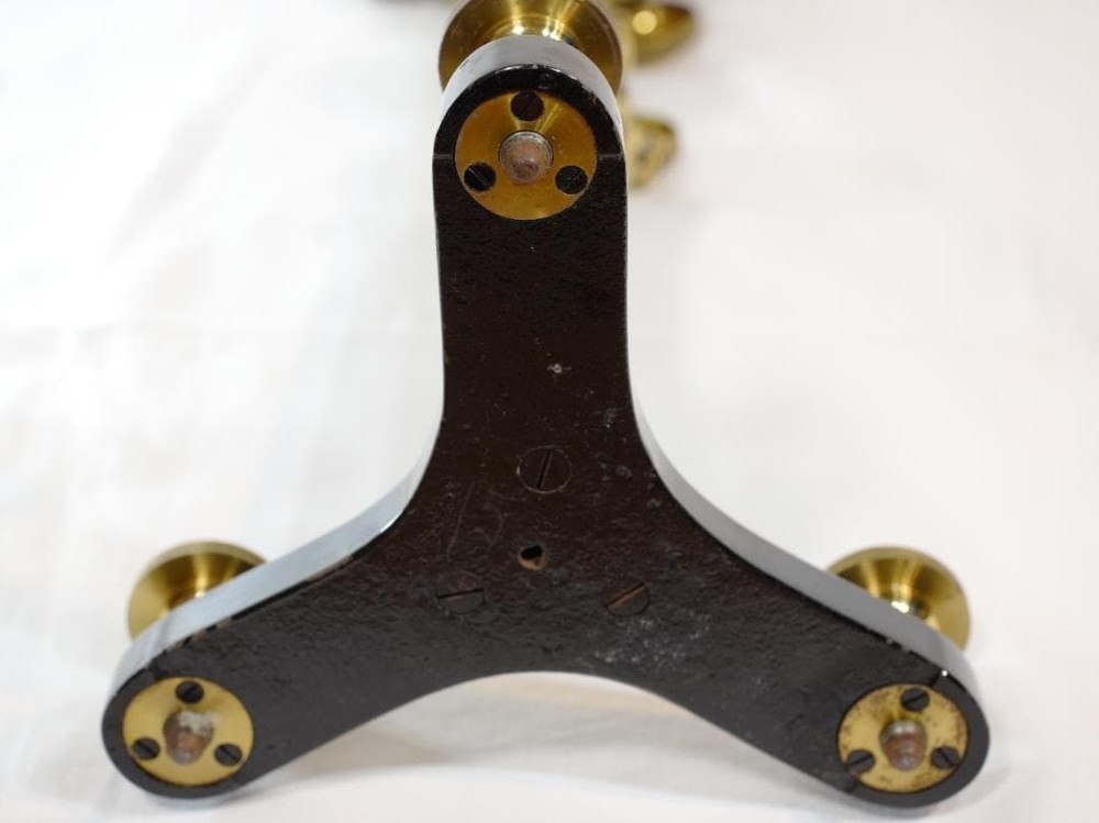 Antique Microscope No. 34: Ernst Leitz Vertical Reading Microscope