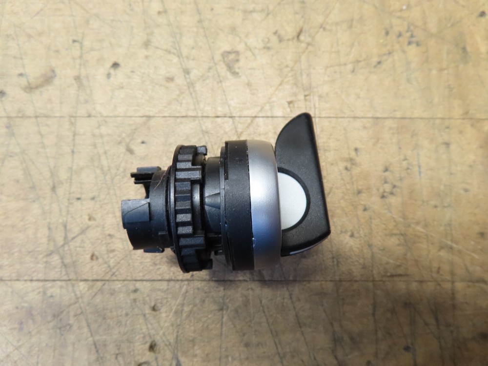 BACO (L21KQ03?) (L21ML30?) 3 position selector switch (@D33)