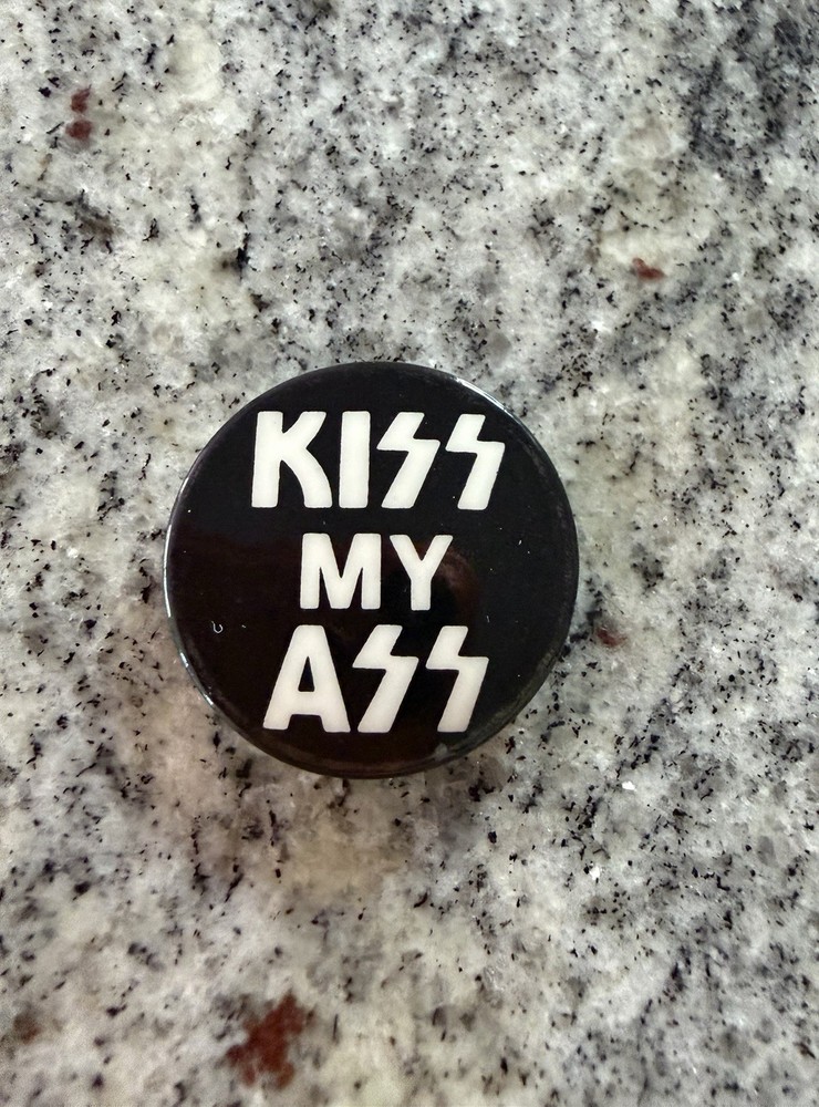 KISS 1980 UK TOUR BUTTON BADGE UK GENE PAUL ACE PETER AUCOIN VINTAGE MEGA RARE