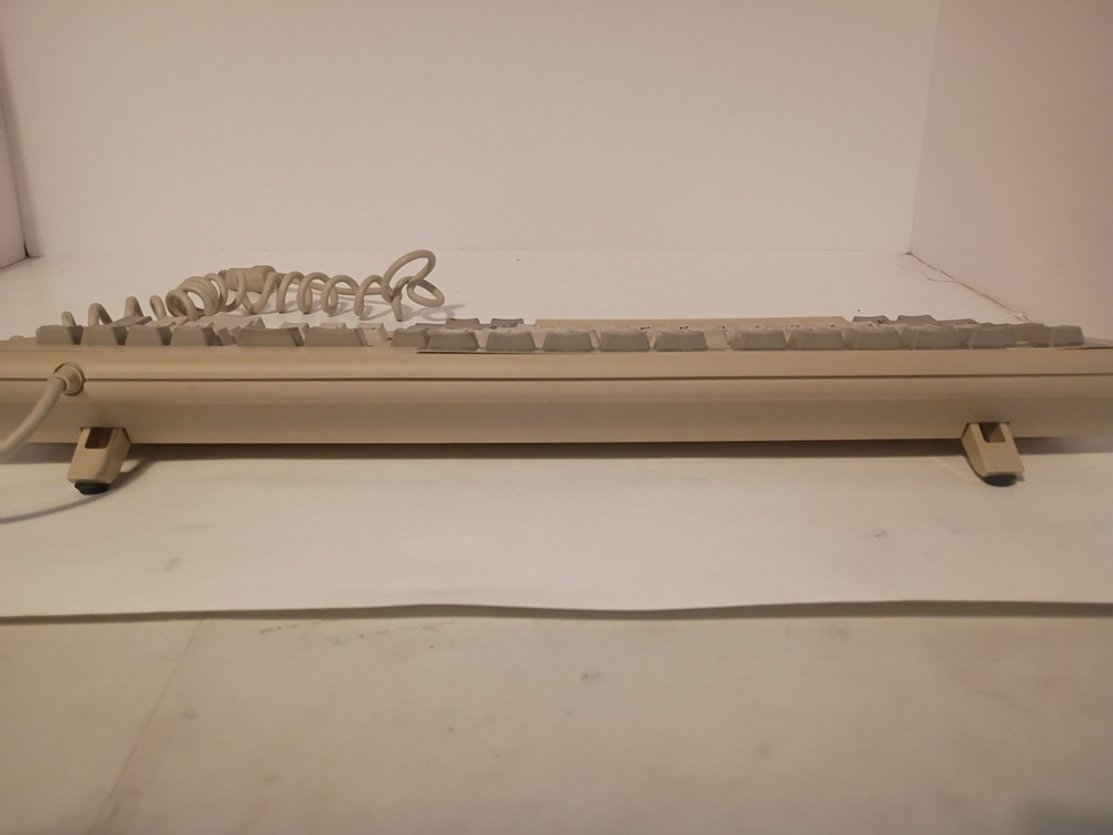 Commodore Amiga Computer Keyboard KKQ-E94YC -2000/3000 - Clean Untested