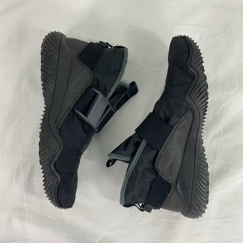 Nike Communter SE Gorpcore Sneakers 270 Official