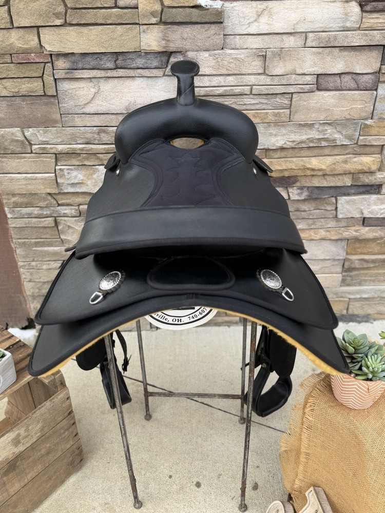 17” Wintec W Trail Saddle, , Lightweight, Black , Clean ☀️