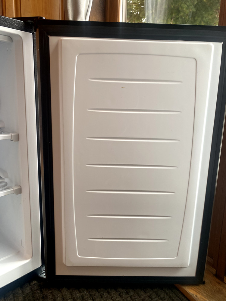 hOmeLabs Compact 3.0 Cu Ft Freestanding Locking Mini Freezer