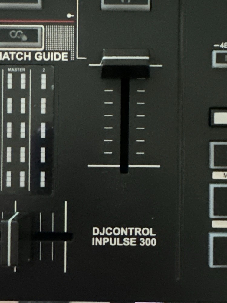 Hercules Inpulse 300 DJ Console (Windows-Mac usb serato-djuced)