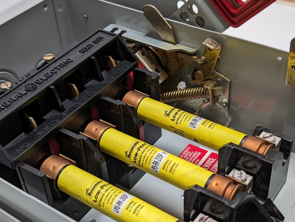 GENERAL ELECTRIC TH3361 Model 10 Safety Switch (USED).