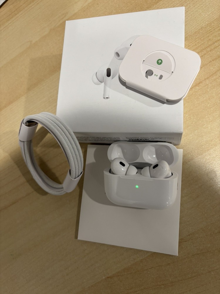 Apple AirPods Pro 2nd Generation with MagSafe Wireless Charging Case (USB‑C)...