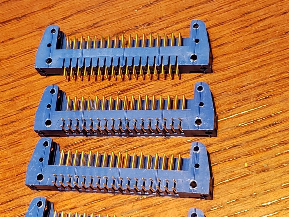 Five Alpha/ CW Gold-Prong Connectors for Heathkit