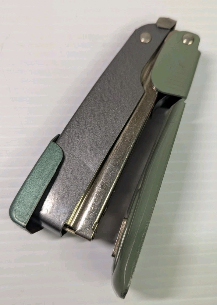 Vintage Small Arrow 25 Stapler Green
