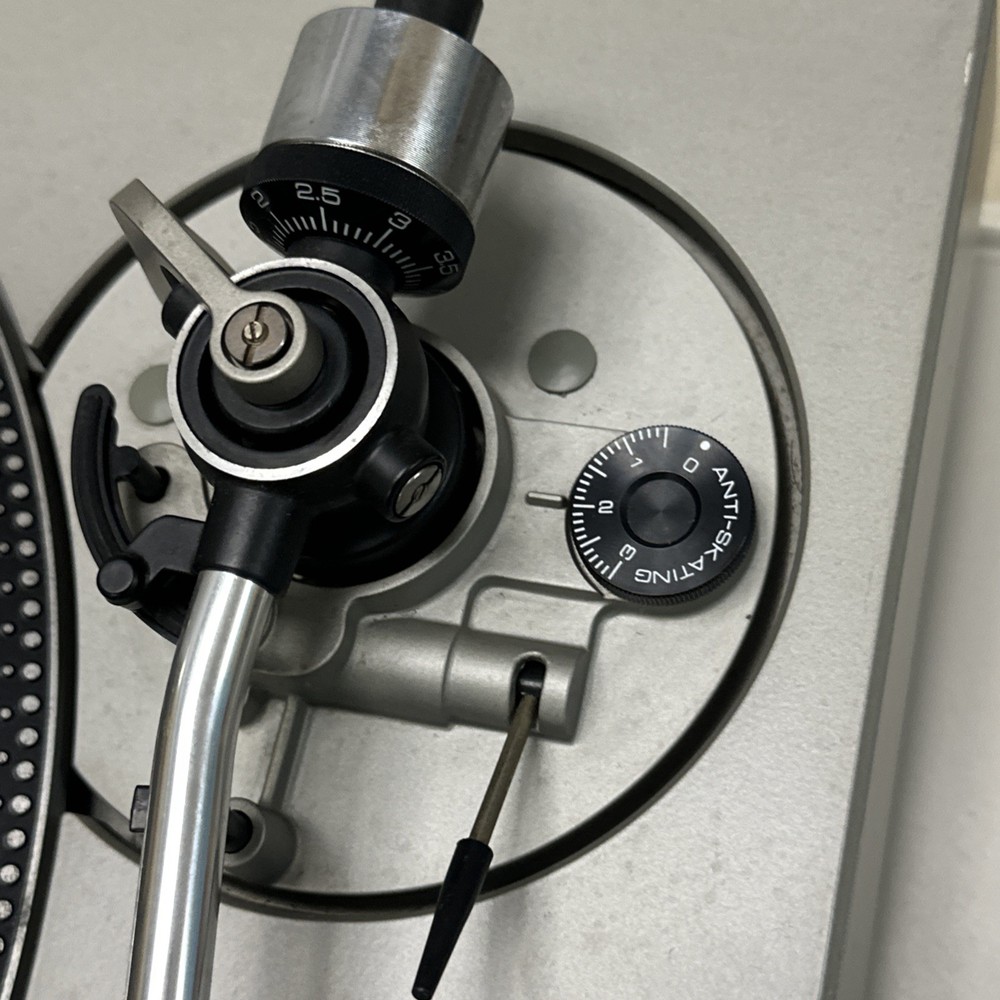 Vintage Technics SL-1650 Direct Drive Automatic Turntable Stacking Spindle READ