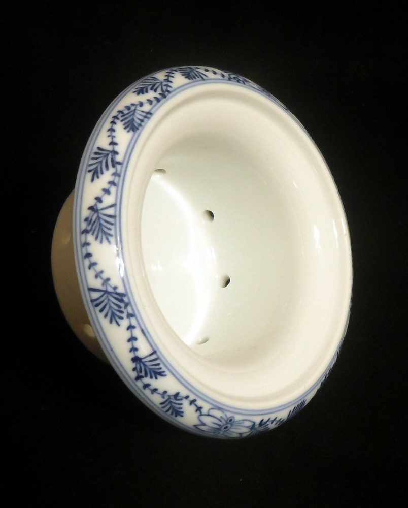 Vintage Thun Blue Onion Design Tea Infuser - Mark "1"