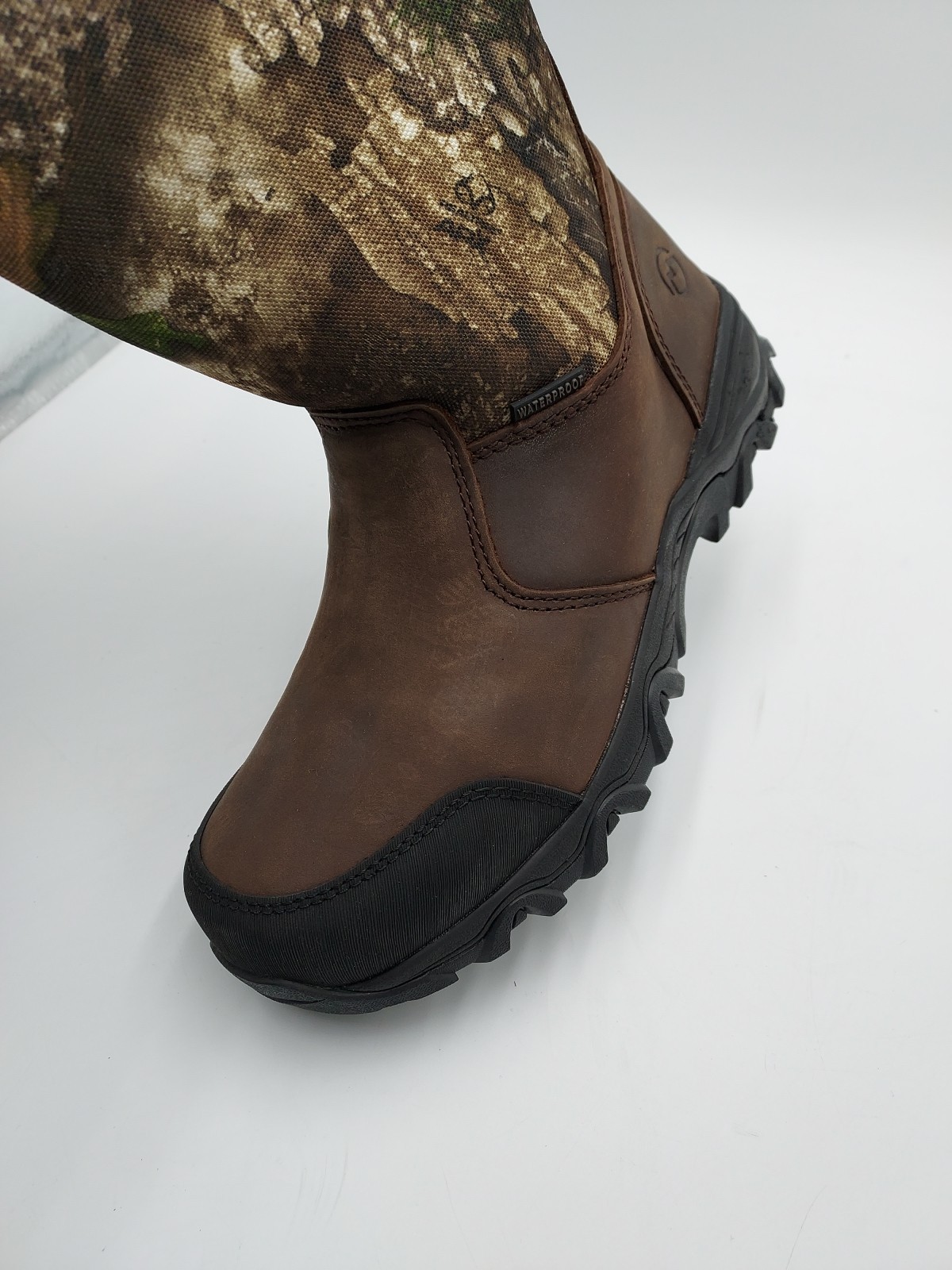 Magellan Outdoors Men's Sz 7D Snake Shield Armor 3.0 Realtree Edge APX (K4-D5)